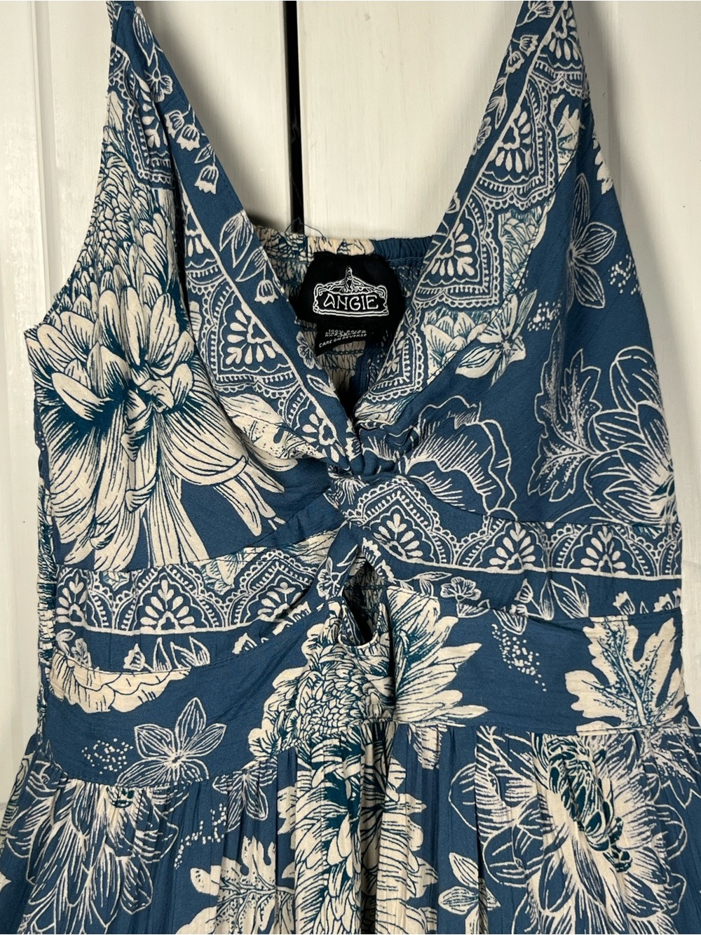 Angie Blue/white Floral Print Spaghetti Strap Dress Smocked Upper Back Size M - Picture 3 of 6